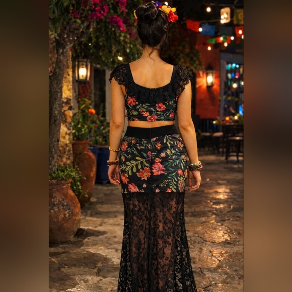 Floral Lace Two-Piece Skirt Set - Black - Picture 2 of 2